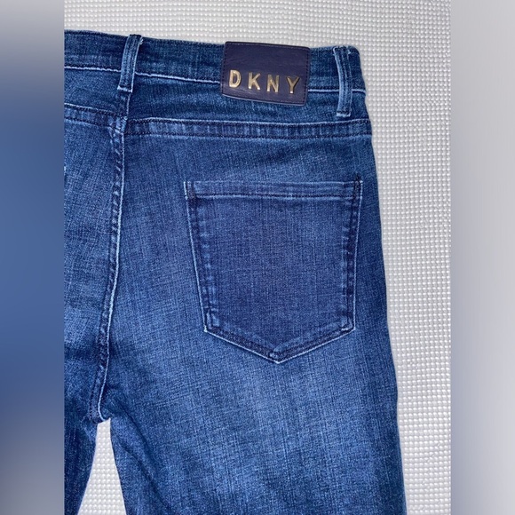 Women’s DKNY medium blue wash‎ stretchy rip raw edge skinny jeans size 28 - Picture 12 of 15